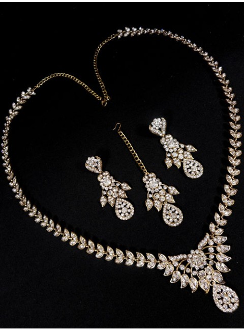 Stonestudded Jewelry Set